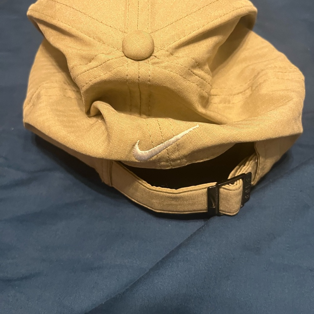 Nike dri fit cap beige